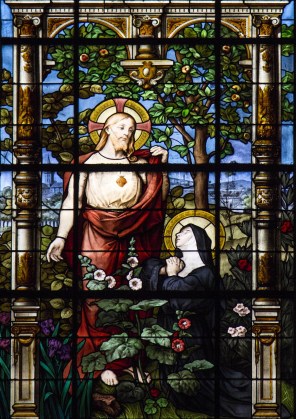 성녀 마르가리타 마리아 알라코크와 예수 성심_photo by Lawrence OP_in the church of St Gervais & Protais in Paris_France.jpg